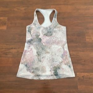 Lululemon women’s tank!